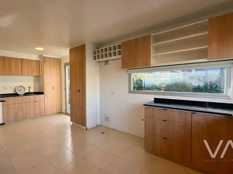 Casa en Alquiler con 2 cocheras