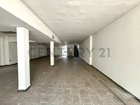 Oficina 10 ambientes con 5 baños