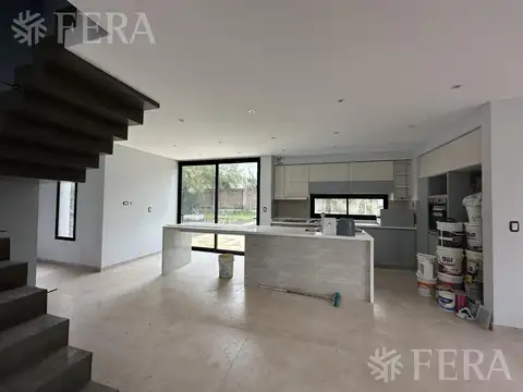 Casa 4 ambientes con 4 baños