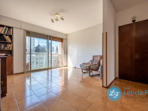 Departamento en piso alto y luminoso. Posibilidad de cochera en edificio