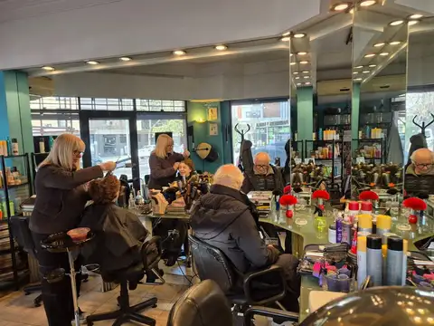 Venta local, alto flujo actualmente peluqueria