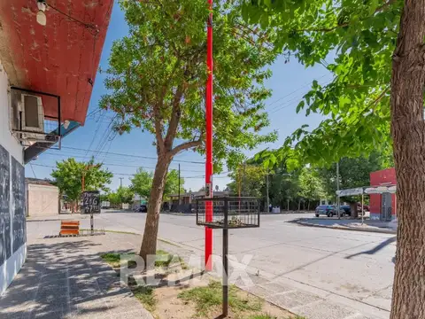 EN VENTA CIPOLLETTI LOCALES + CASA + DEPTO +TALLER