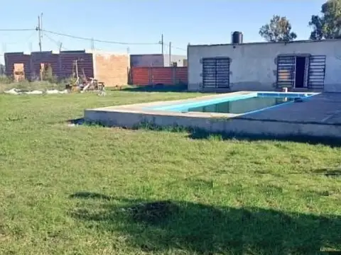 Casa en Ministro Rivadavia en amplio lote