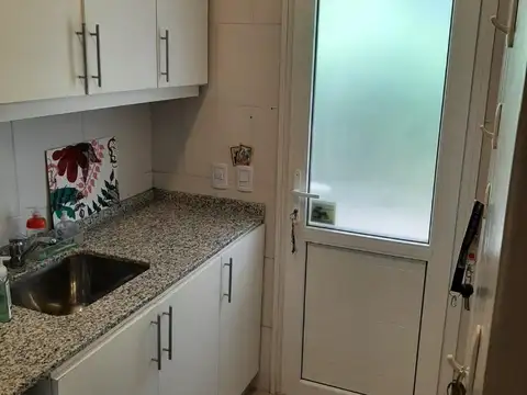 Casa en Alquiler con 3 cocheras