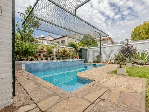 Casa en Venta con 3 cocheras