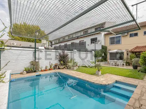 Casa en Venta Haedo 4 Ambientes Lote Propio con Pileta Quincho y Cochera
