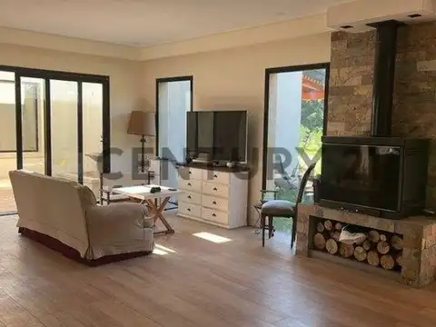 Casa 5 ambientes con 3 baños