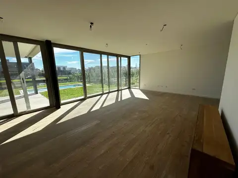 Casa en Venta en Laguna Grande, USD 580.000