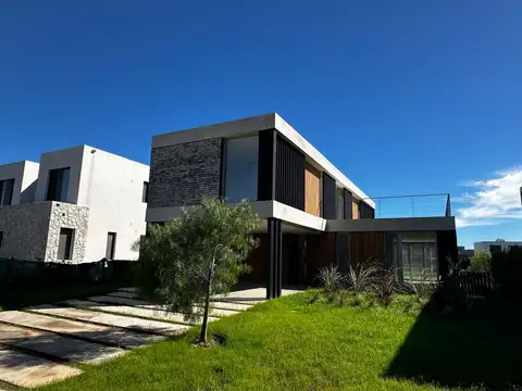 Casa en venta a la laguna en el Barrio Laguna grande, villanueva,Tigre