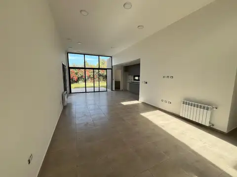 Casa 3 ambientes con 2 baños