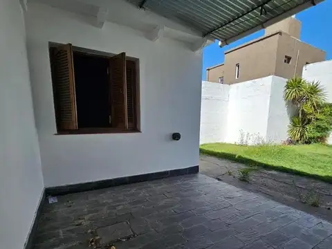 Casa 4 ambientes con 1 baño