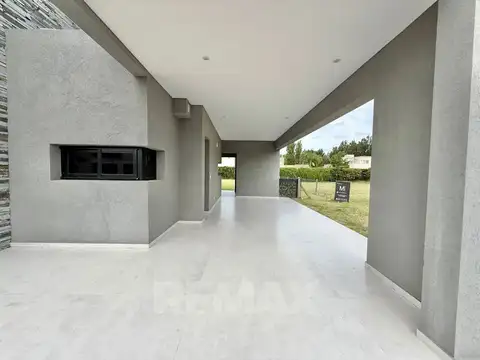 Casa 4 ambientes con 3 baños