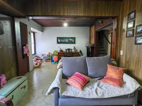 Casa en Venta con 2 cocheras