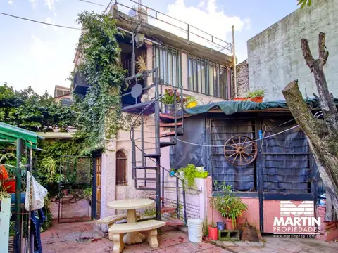 Casa en venta en Martinez A Reciclar 3 ambientes. Lote 10x26.