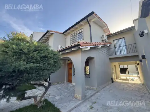 Casa 5 ambientes con 2 baños