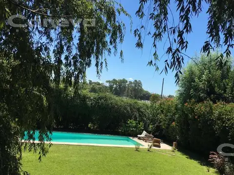 Casa 5 ambientes con 3 baños