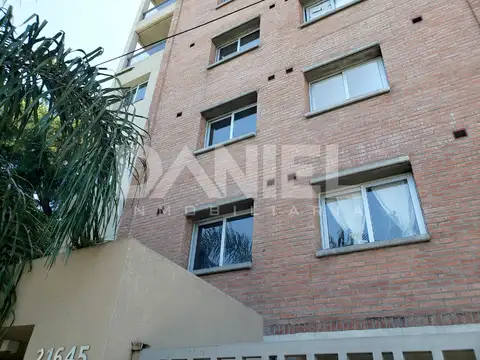 NUEVO VALOR ALQUILER   EXCELENTE DEPARTAMENTO DE DOS AMBIENTES + COCHERA ITUZAINGO NORTE .