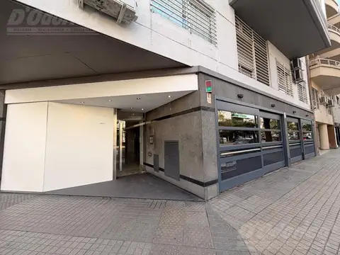 Departamento de 2 dormitorios y espacio guarda coche fijo y cubierto en venta en Caballito.