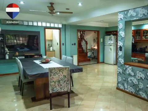 Casa 6 ambientes con 4 baños