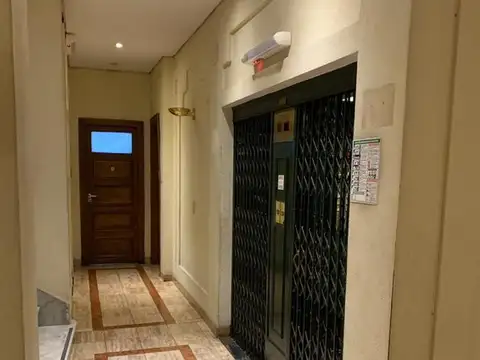 Oficina 10 ambientes con 4 baños