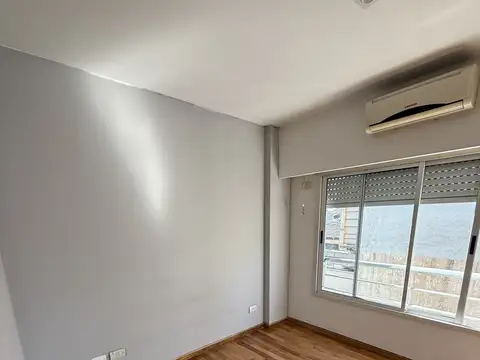 DEPARTAMENTO 2 AMBIENTES AL FRENTE CON BALCON.