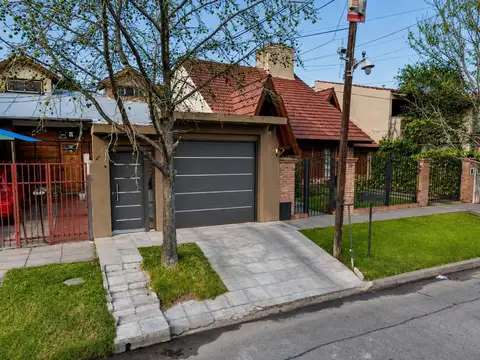 Casa tipo PH de ambientes- Castelar Norte