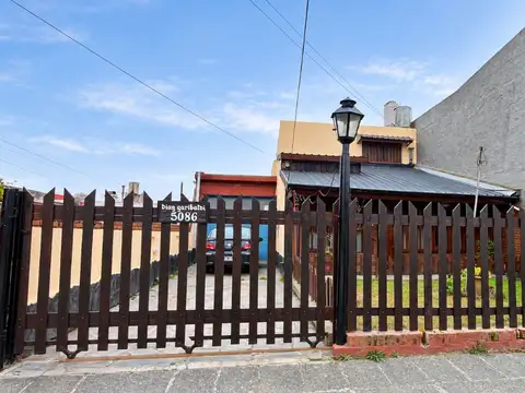 Casa en Venta con 1 cochera