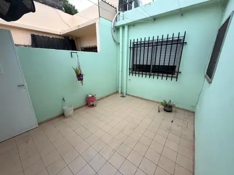 H. Quintana 1100, pasillo, alquiler 2 dormitorios, patio.