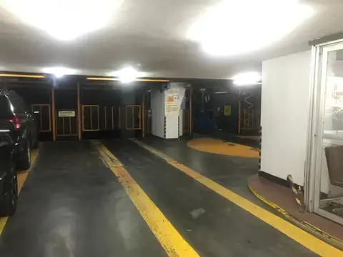 URUGUAY 300, esquina AV. CORRIENTES