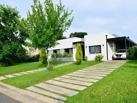 CASA 4 AMBIENTES PILETA PARQUE HARAS SANTA MARIA