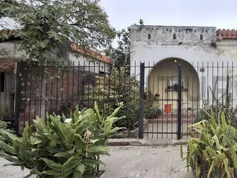 Venta de casa a reciclar, barrio YPF Ensenada.