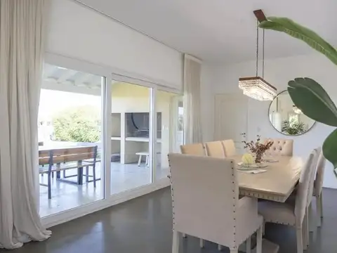 Casa 5 ambientes con 3 baños