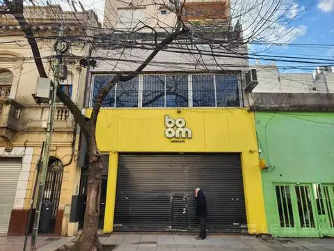 VENTA BALVANERA LOCAL 2 PISOS UN SUBSUELO 907 m2 PATIO TERRAZA QUINCHO