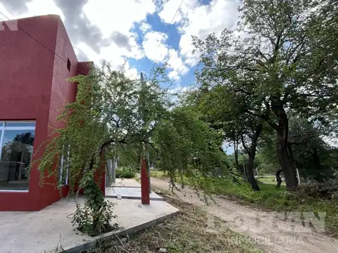 Local en Alquiler en Las Magdalenas, $ 600.000