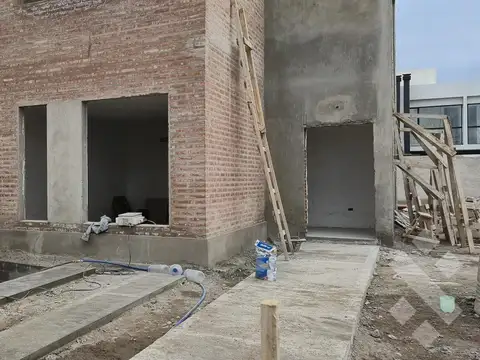 Depto Tipo Casa en Venta en Cipolletti, USD 220.000