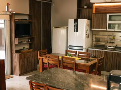 Casa 8 ambientes con 6 baños