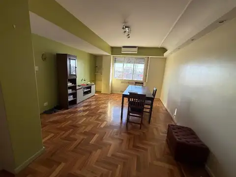 3 AMBIENTES PISO ALTO SOBRE AV. CORRIENTES