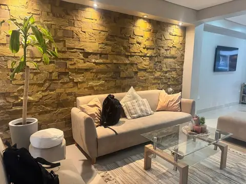 Casa 6 ambientes con 2 baños