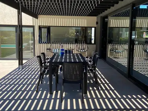 Casa 4 ambientes con 3 baños