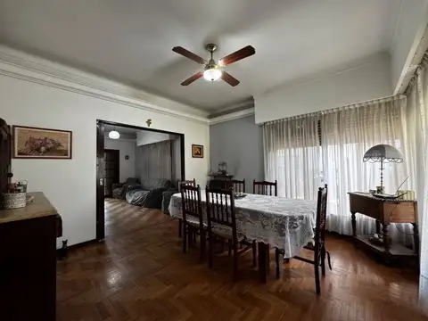Casa 5 ambientes con 2 baños