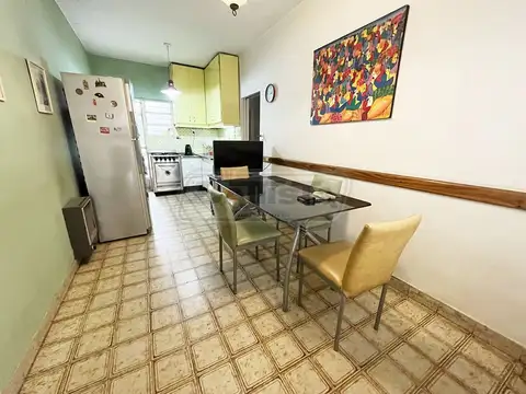 Casa 4 ambientes con 2 baños