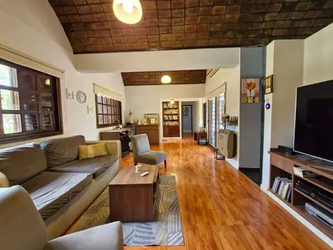 Casa 5 ambientes con 2 baños