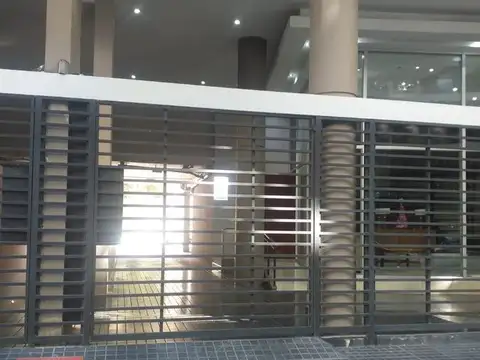 Cochera fija descubierta en planta baja. Estratégica ubicación 