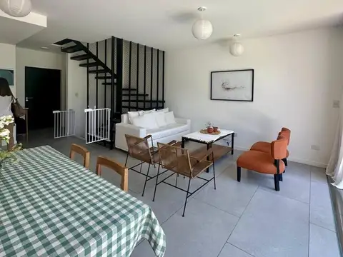 Casa en Alquiler Temporal con 2 cocheras