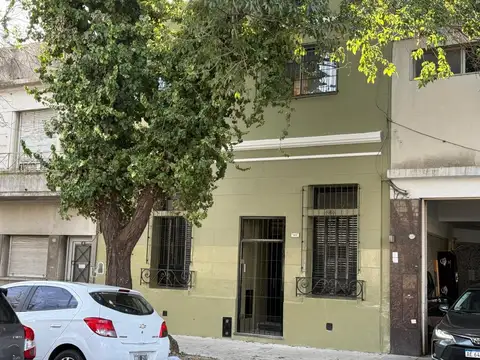 VTA CASA EN CHACARITA 5 AMB ESCRIT + PATIO