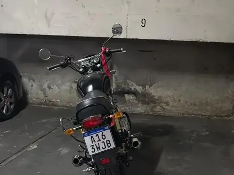 Cochera en 3º piso para auto grande- Balvanera/Barrio Norte