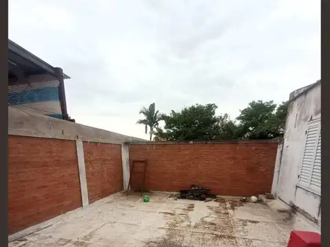 Casa 8 ambientes con 4 baños