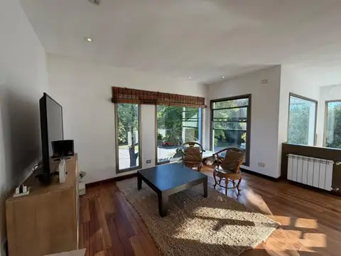 Casa 6 ambientes con 4 baños