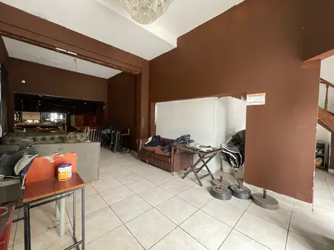 Local en Alquiler en Olivos, USD 4.800