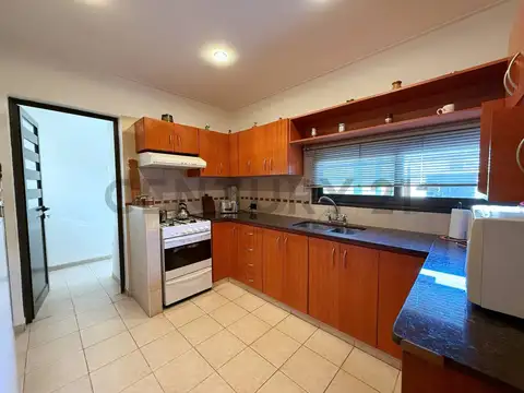 Casa 3 ambientes con 2 baños